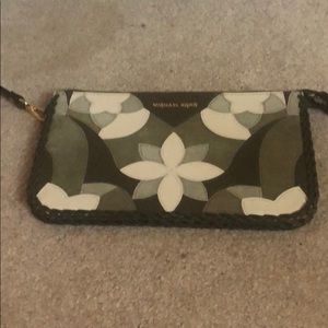 Never worn Michael Kors purse